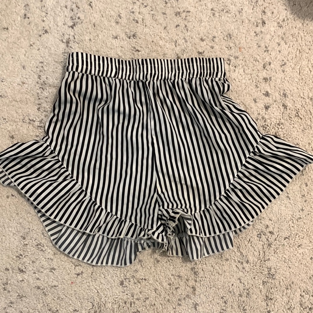 Cute ruffle shorts